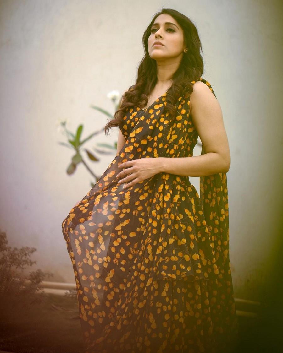 Rashmi Gautam 8