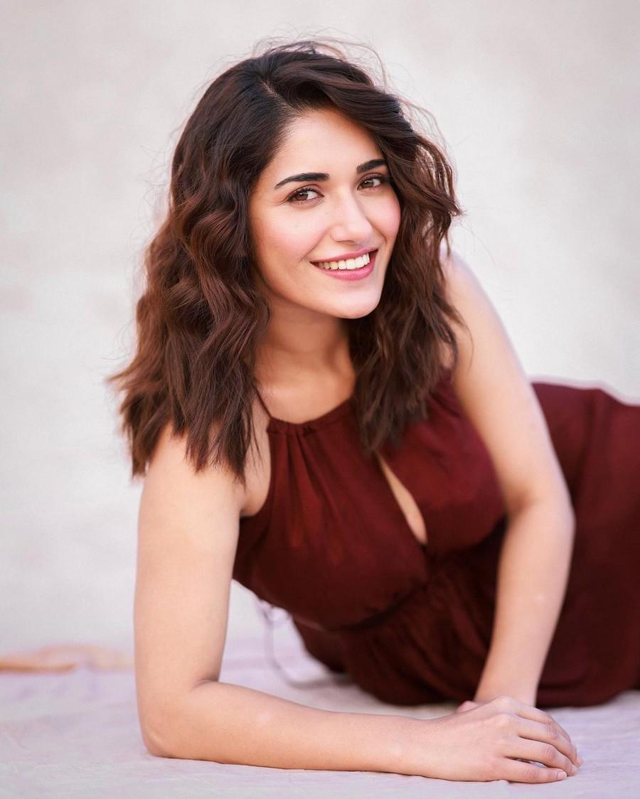 Ruhani Sharma 4