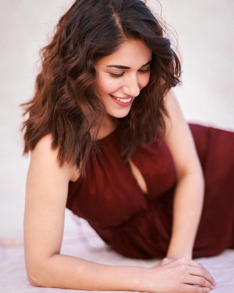 Ruhani Sharma 5