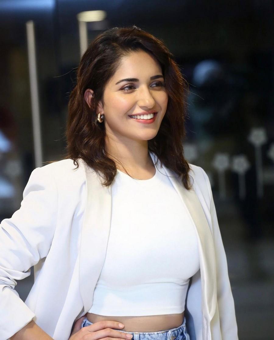 Ruhani Sharma 8