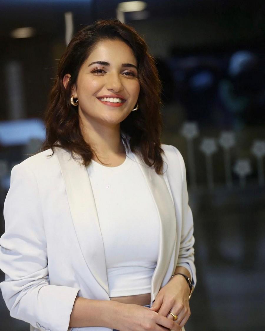 Ruhani Sharma 9