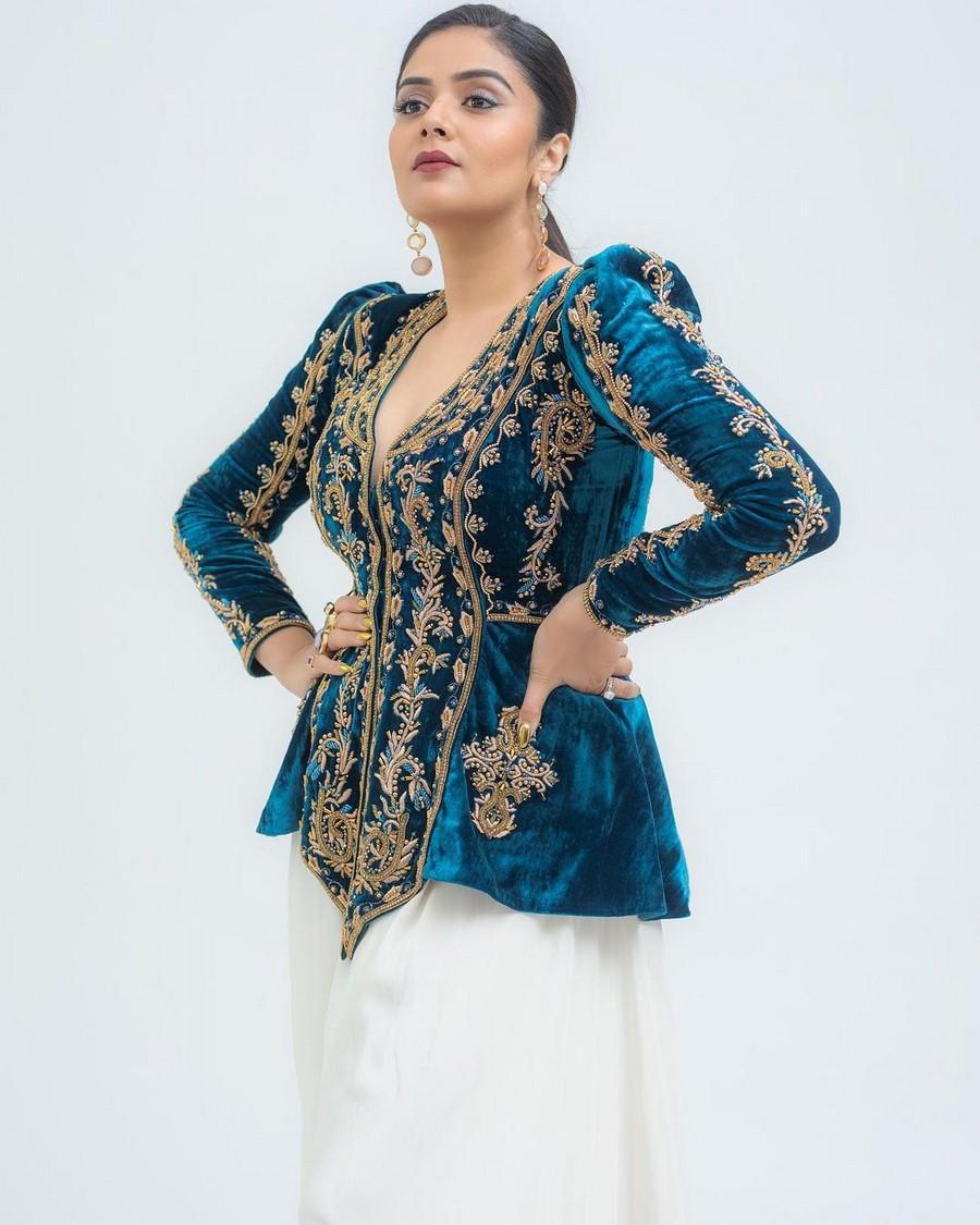 Sreemukhi 4
