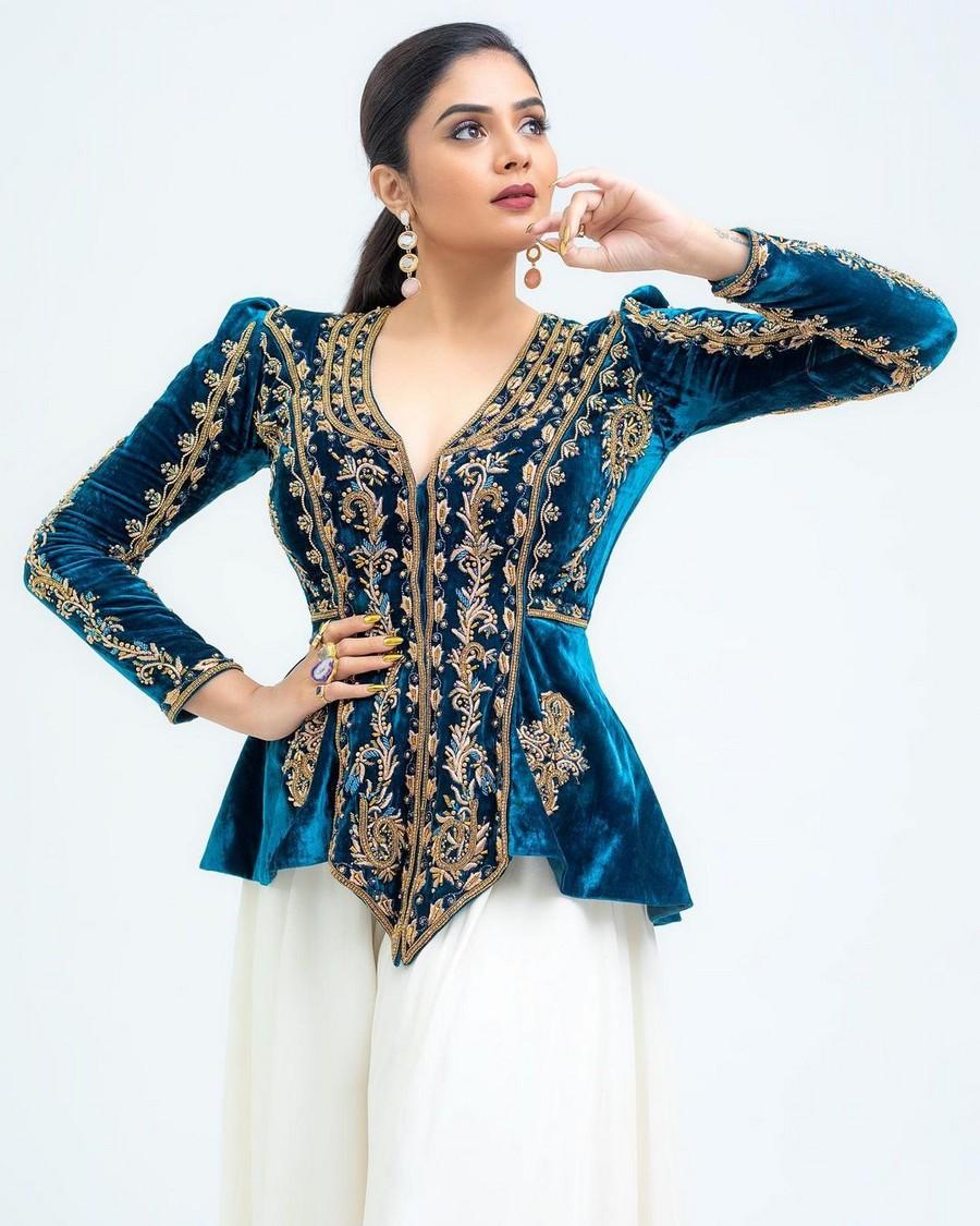Sreemukhi 5