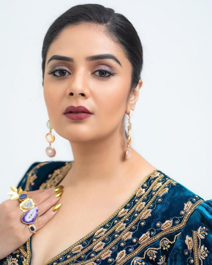 Sreemukhi 6