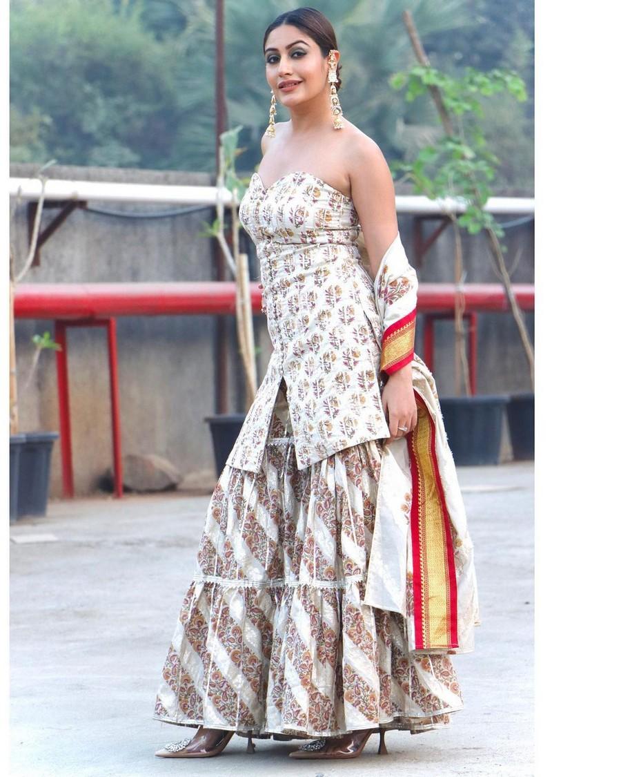 Surbhi Chandna 8