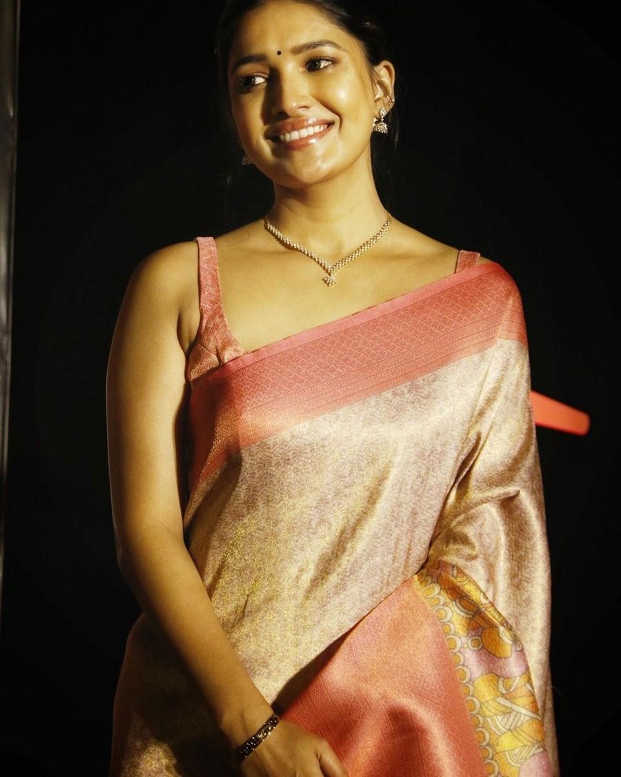 Vani Bhojan 11