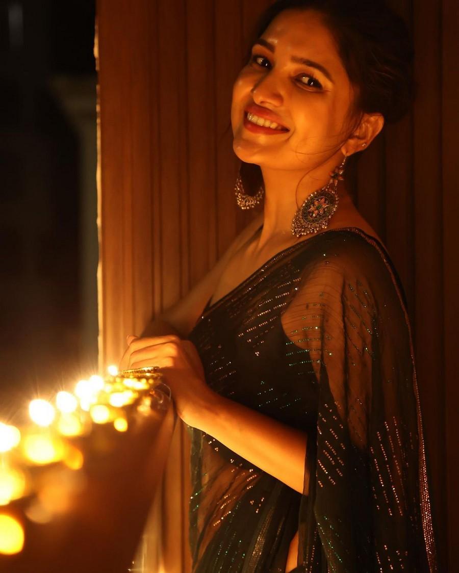 Vani Bhojan 5