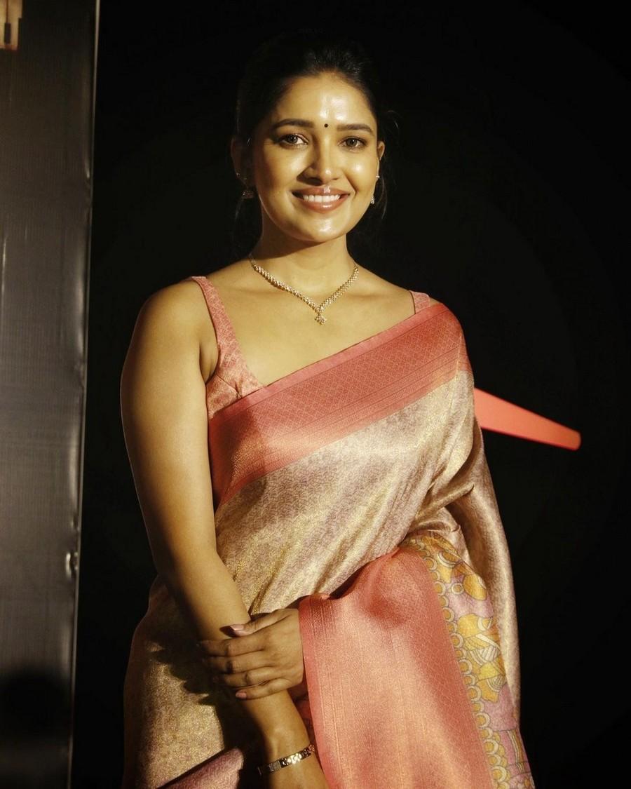 Vani Bhojan 8