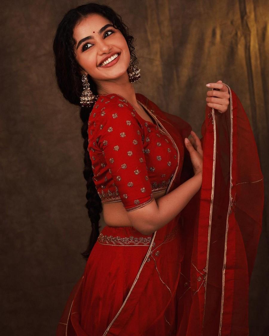 Anupama Parameswaran 8