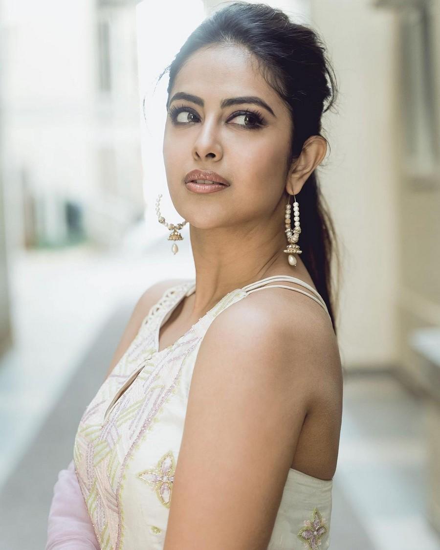 Avika Gor 10