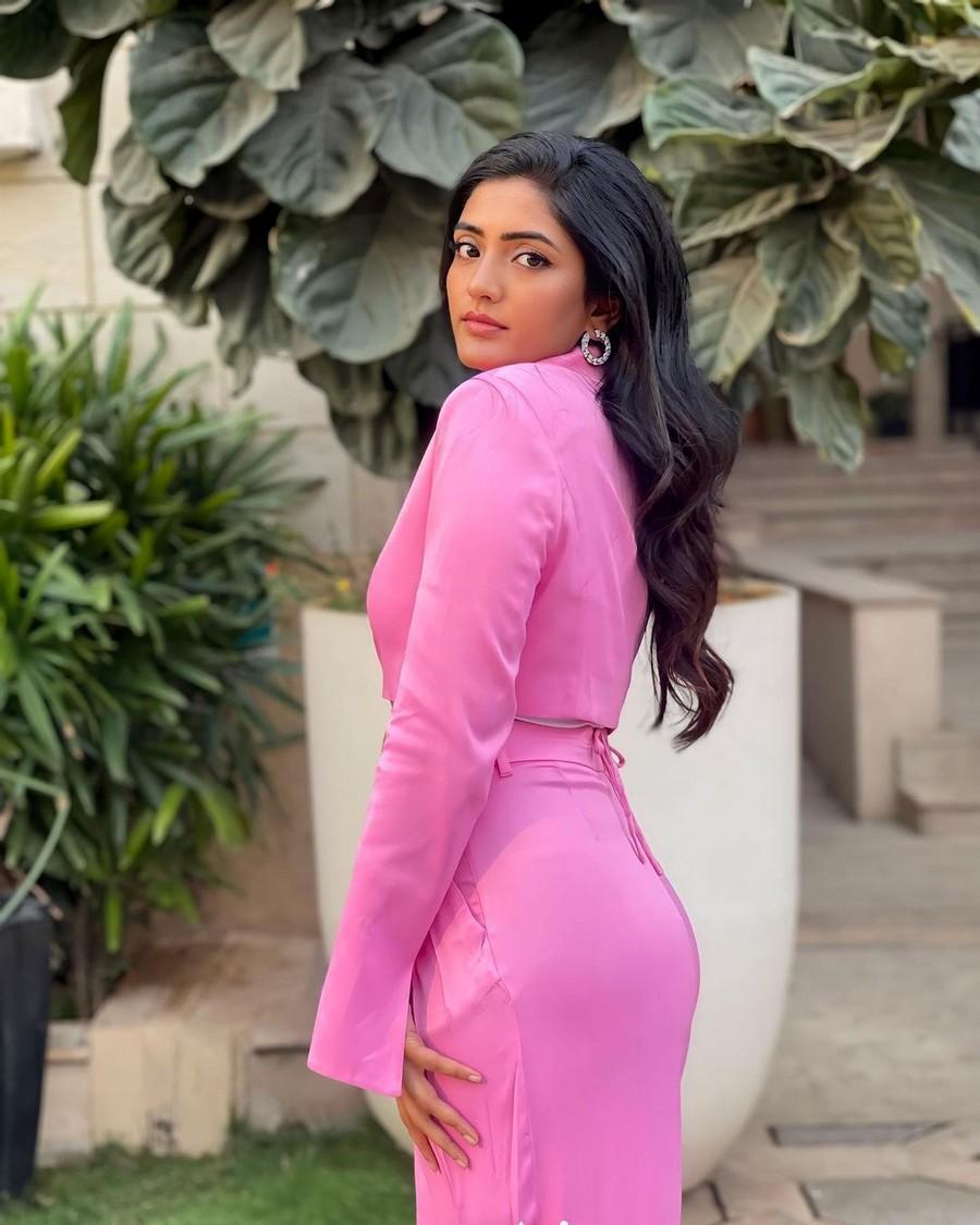 Eesha Rebba 5