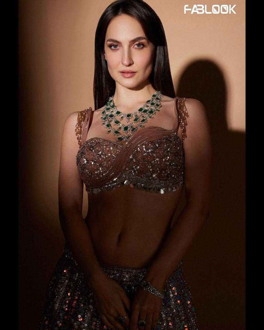 Elli AvrRam 3
