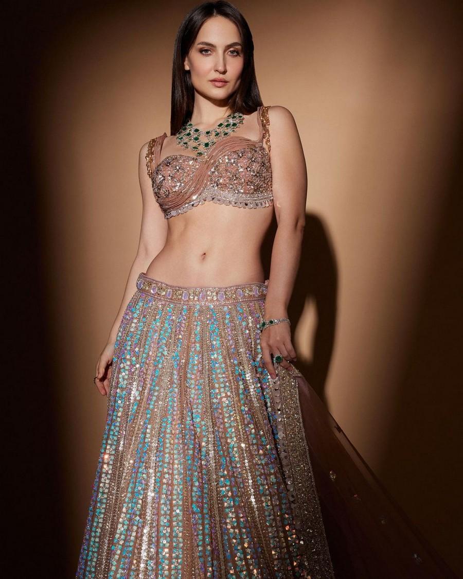 Elli AvrRam 5