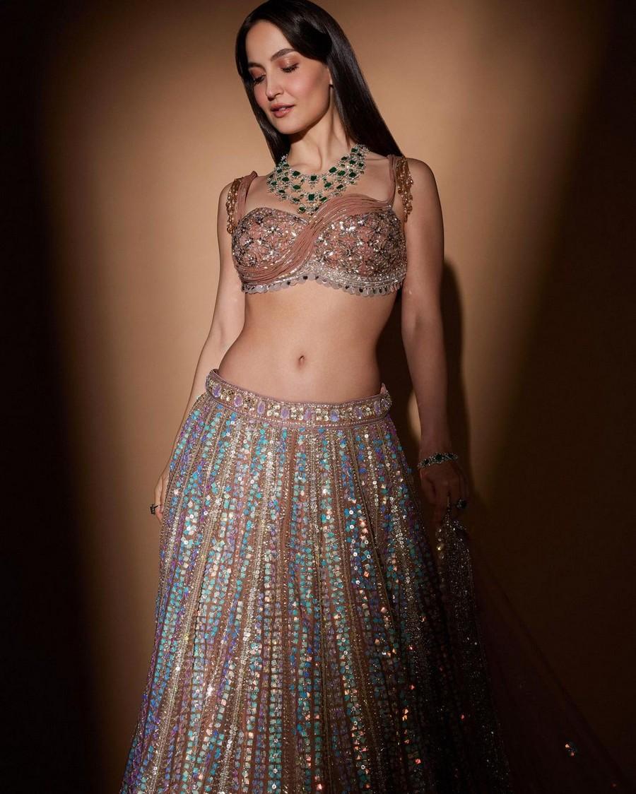 Elli AvrRam 6