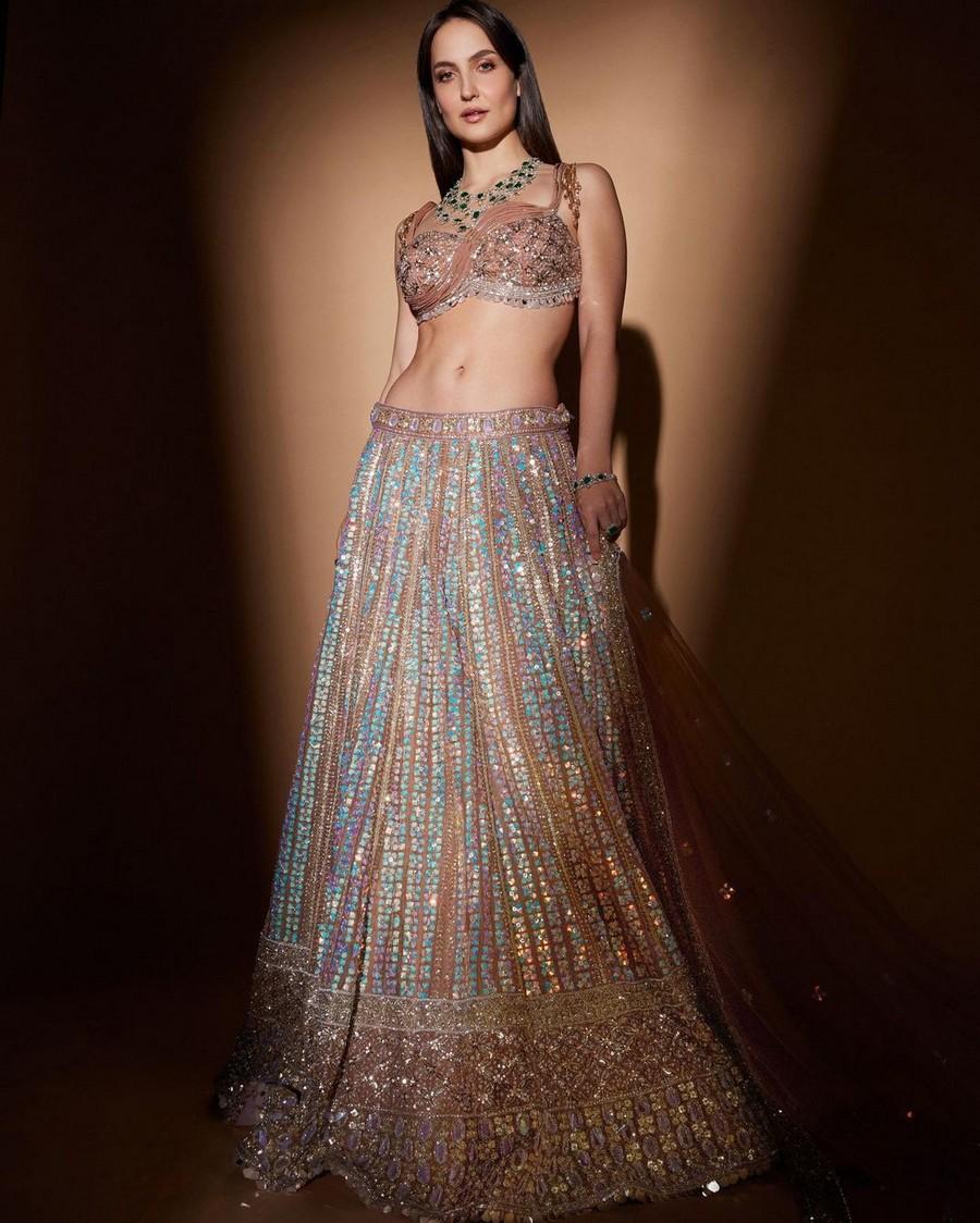 Elli AvrRam 8