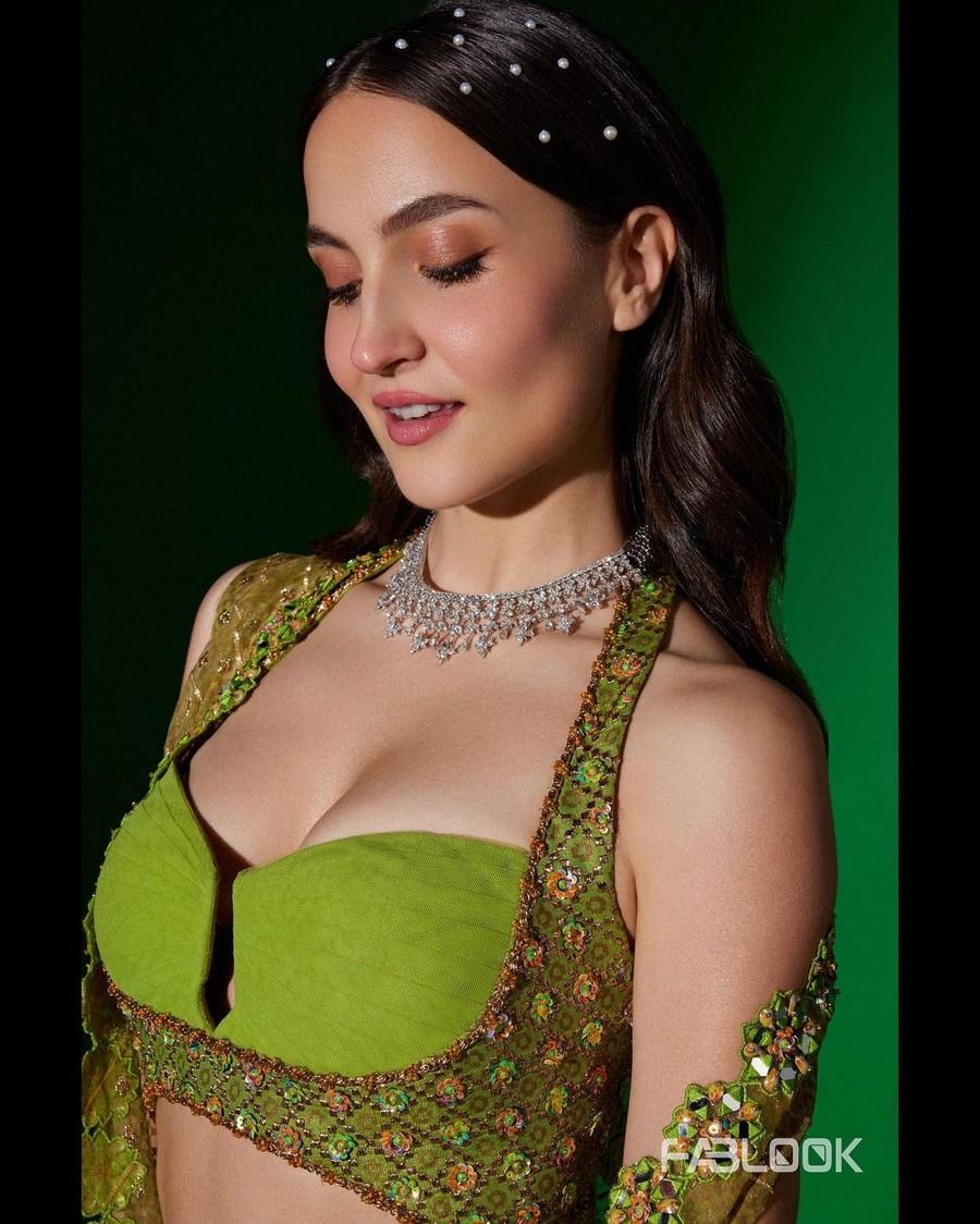 Elli AvrRam 9