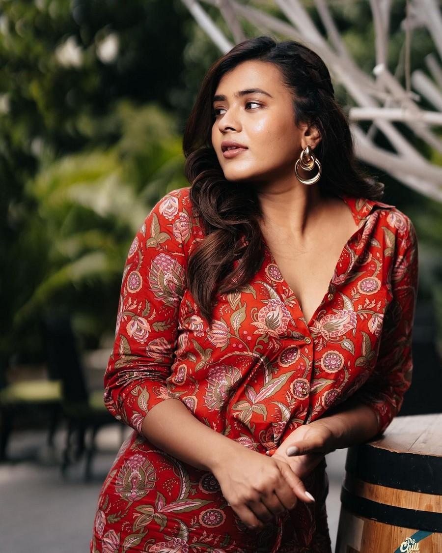 Hebah Patel 5
