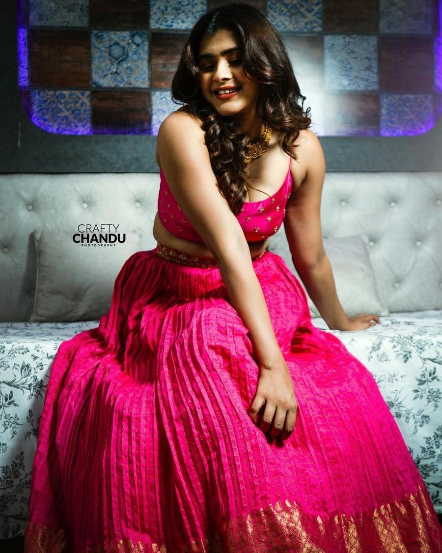 Hebah Patel 7