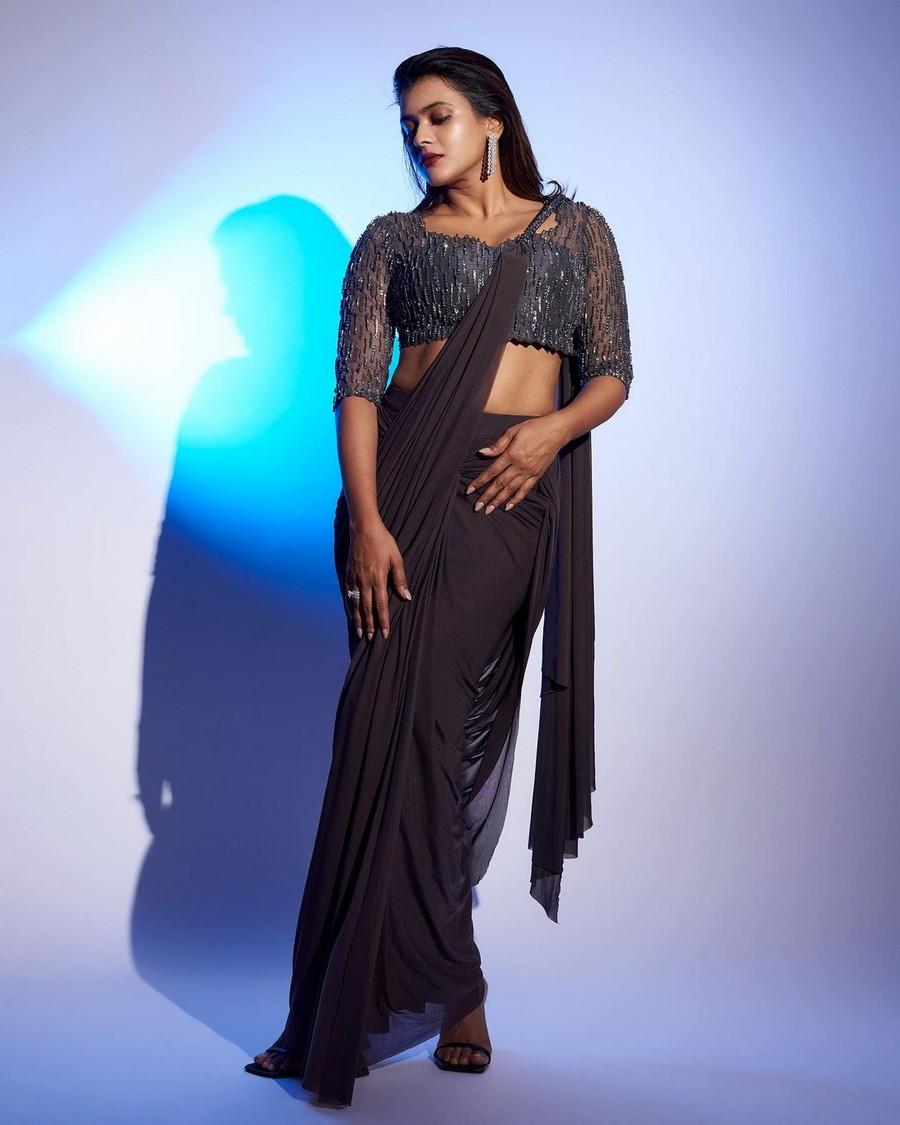 Hebah Patel 9
