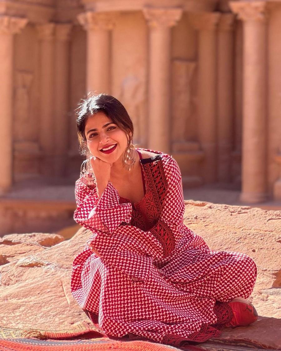 ISWARYA MENON 4