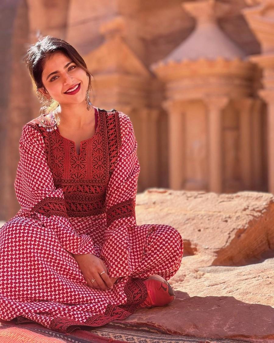 ISWARYA MENON 5