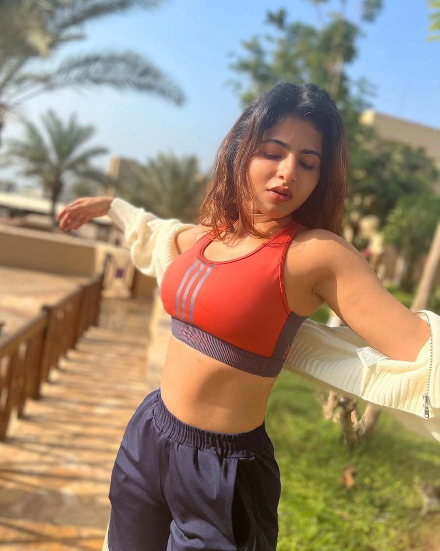 ISWARYA MENON 6