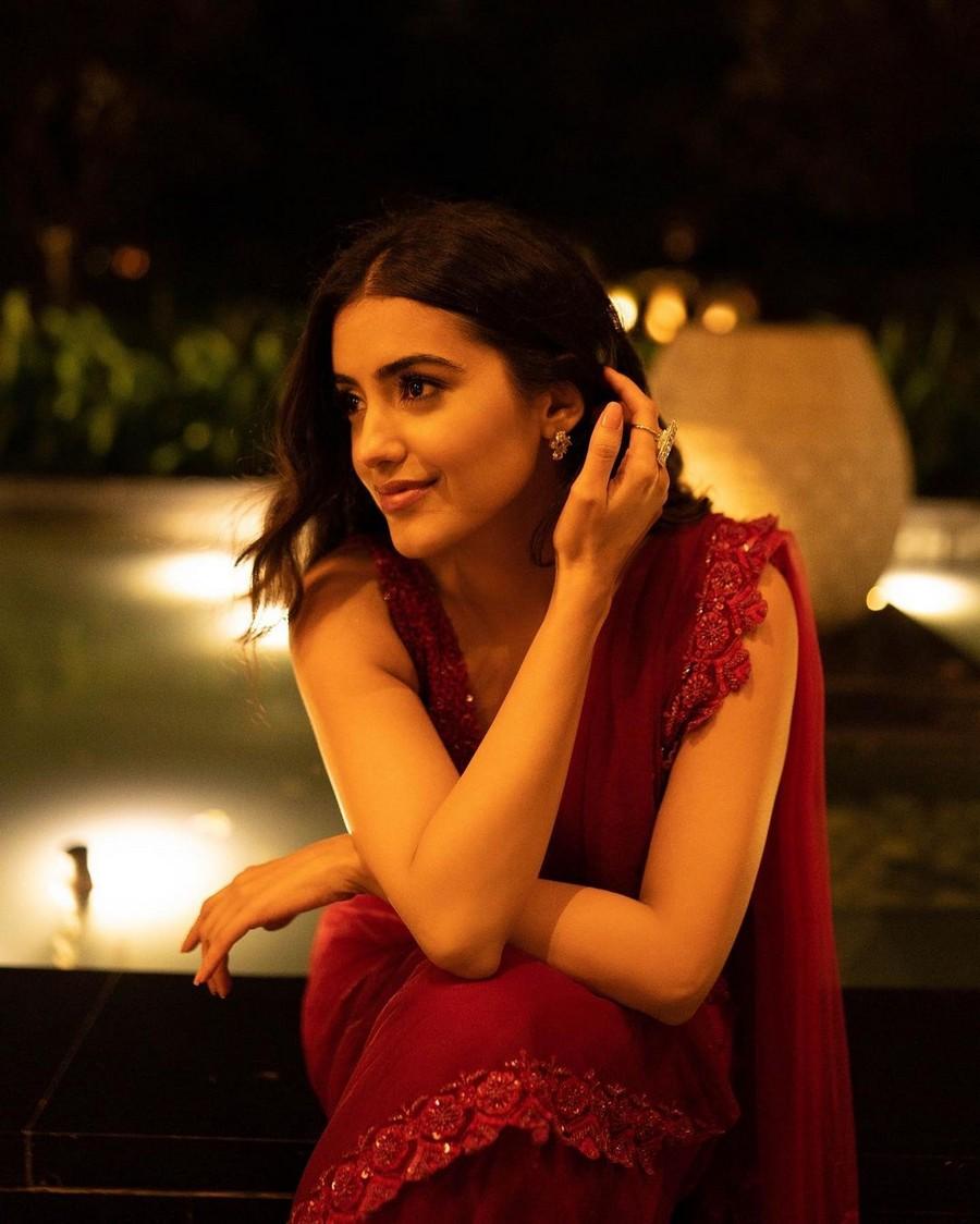 Malvika Sharma 4