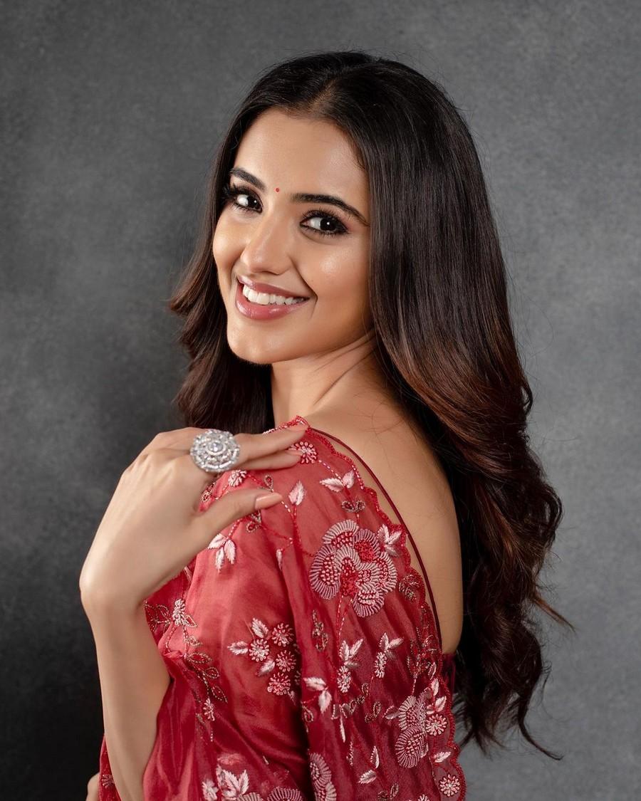 Malvika Sharma 7