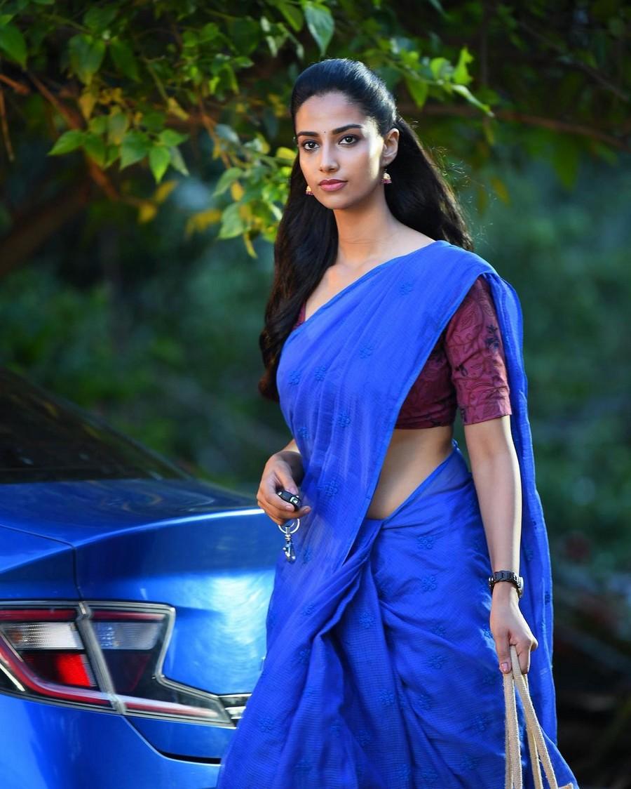 Meenakshii Chaudhary