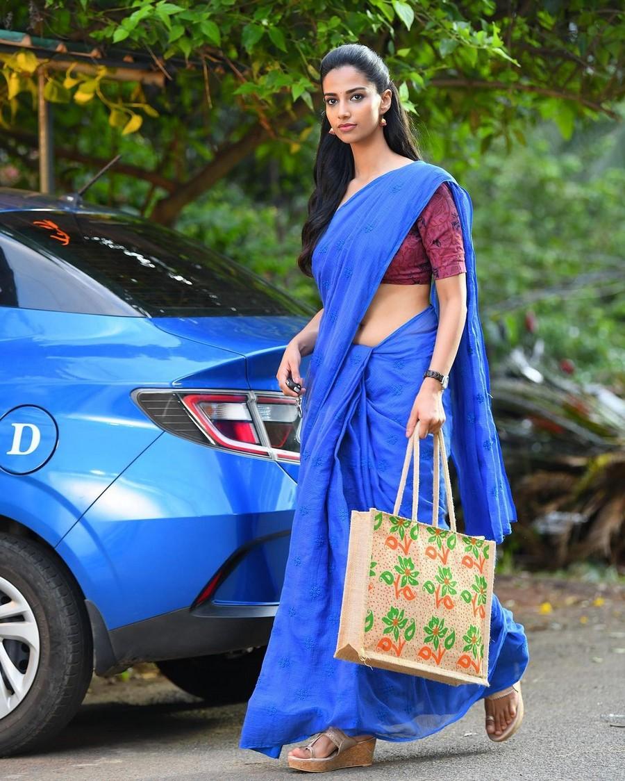 Meenakshii Chaudhary 2