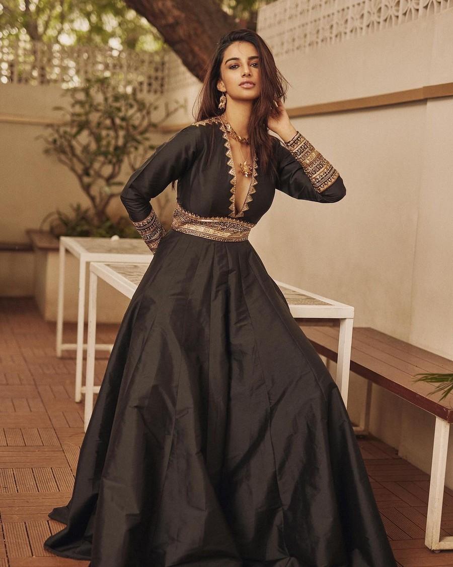 Meenakshii Chaudhary 3