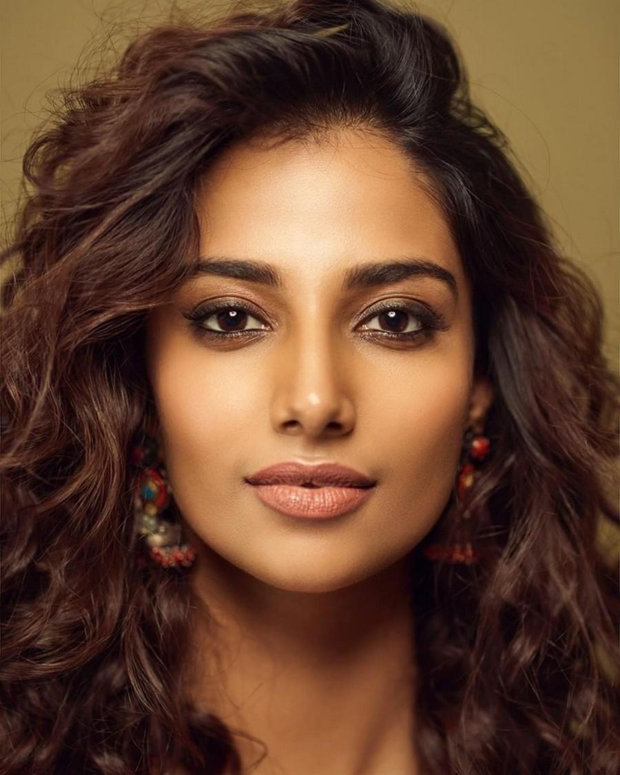 Meenakshii Chaudhary 7
