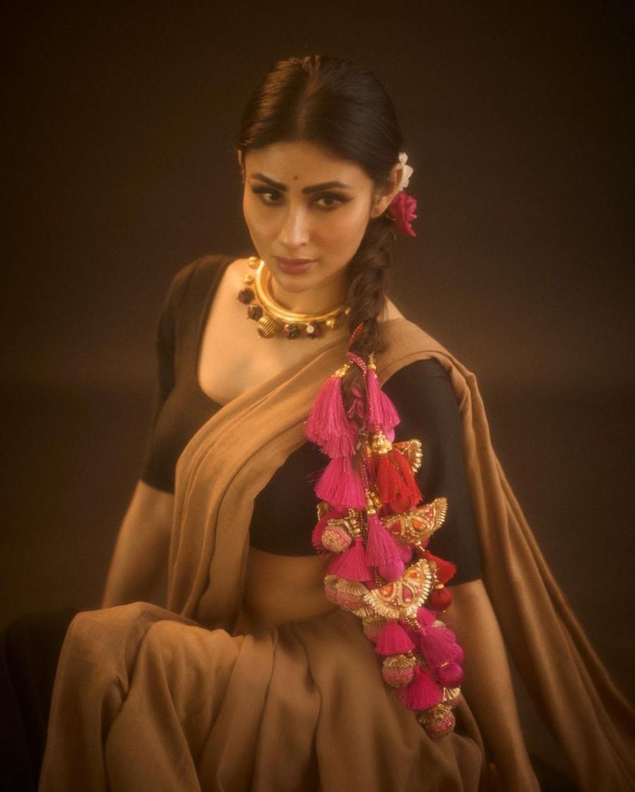 Mouni Roy 12