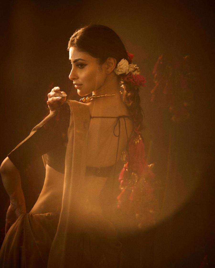 Mouni Roy 13
