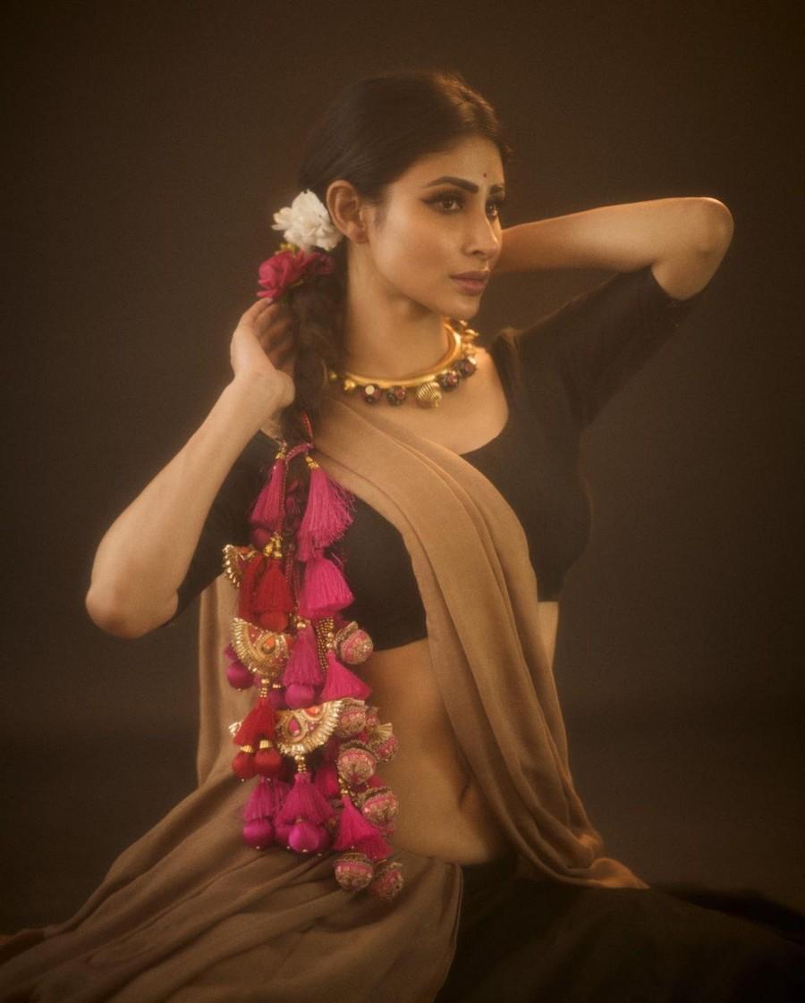 Mouni Roy 14