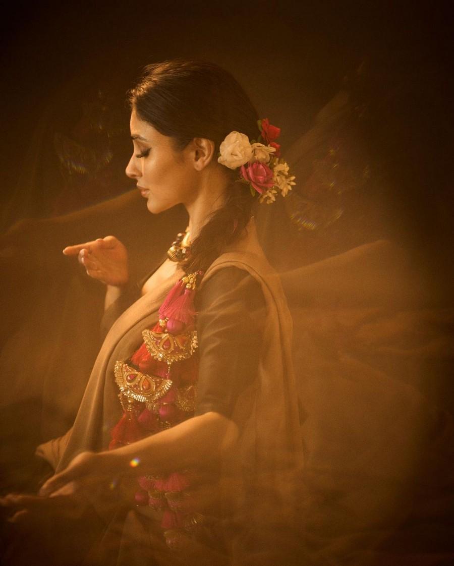 Mouni Roy 15