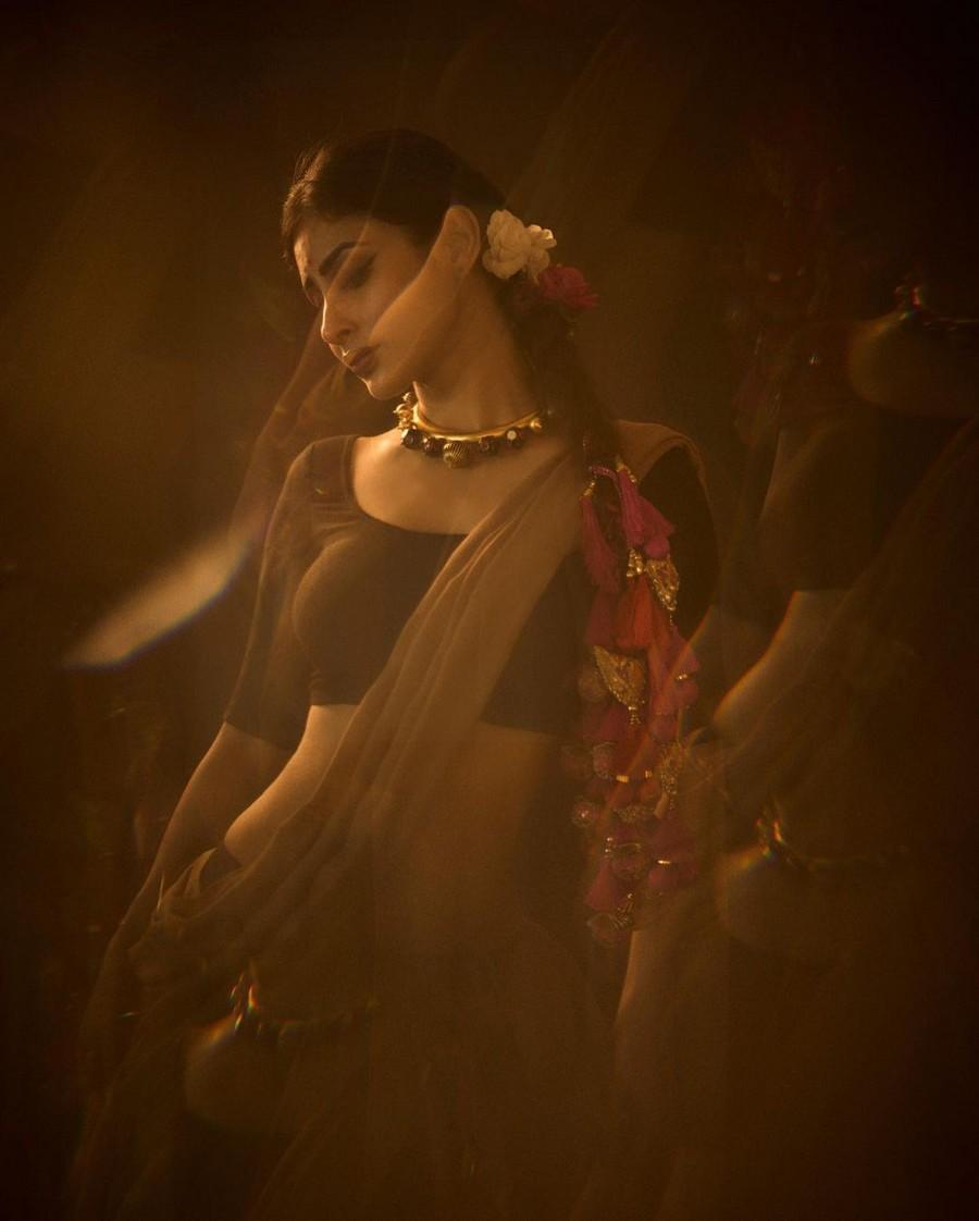 Mouni Roy 2