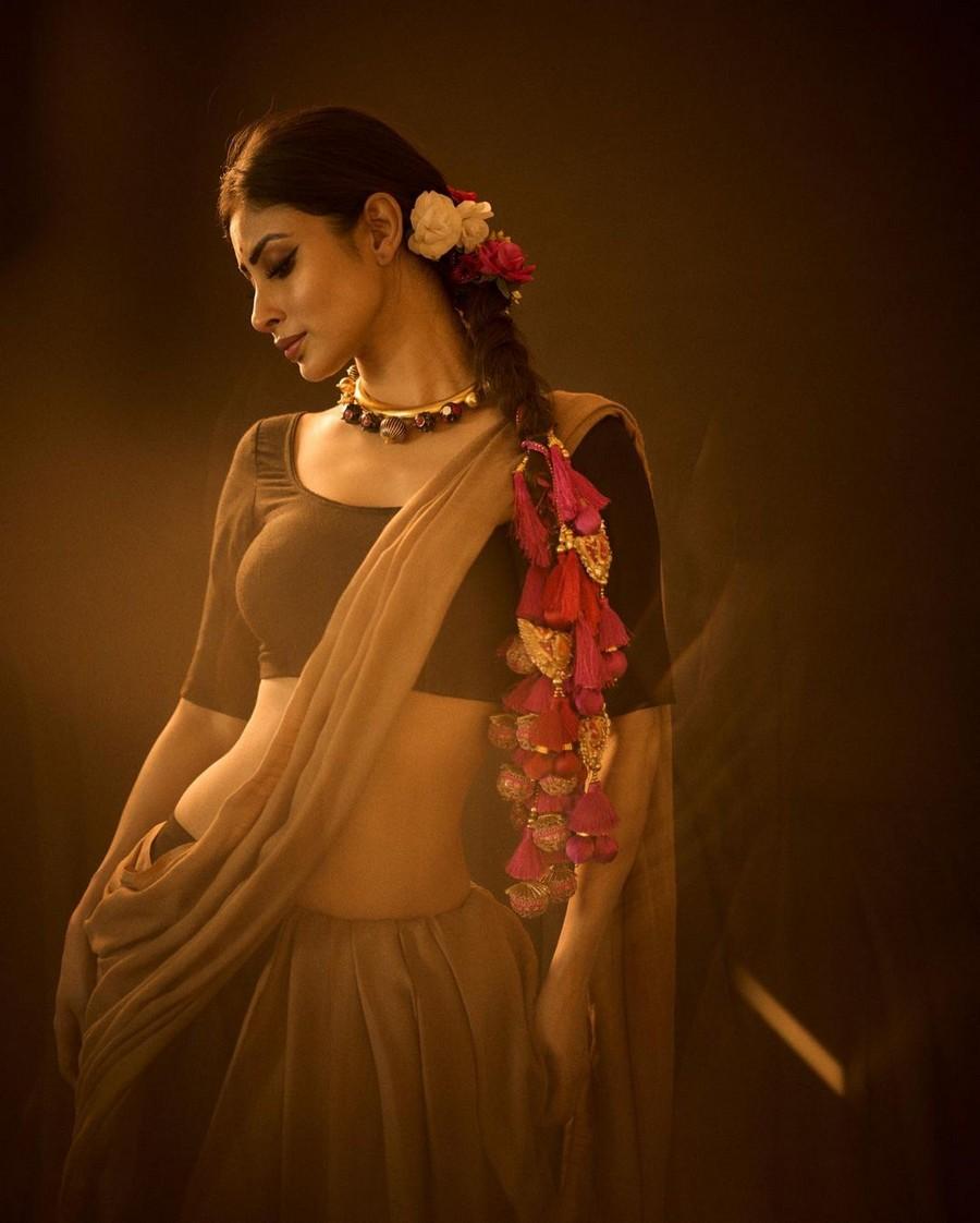 Mouni Roy 3