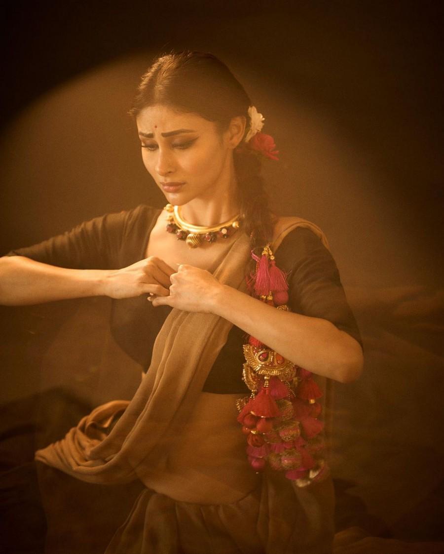 Mouni Roy 7