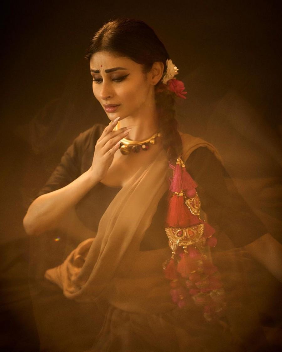 Mouni Roy 9