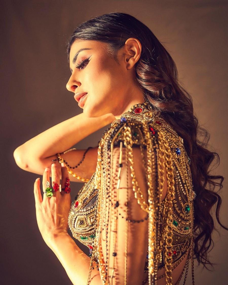 Mouni Roy 3