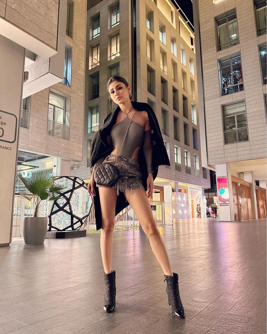 Mouni Roy 8