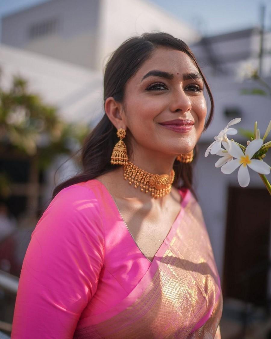 Mrunal Thakur 2