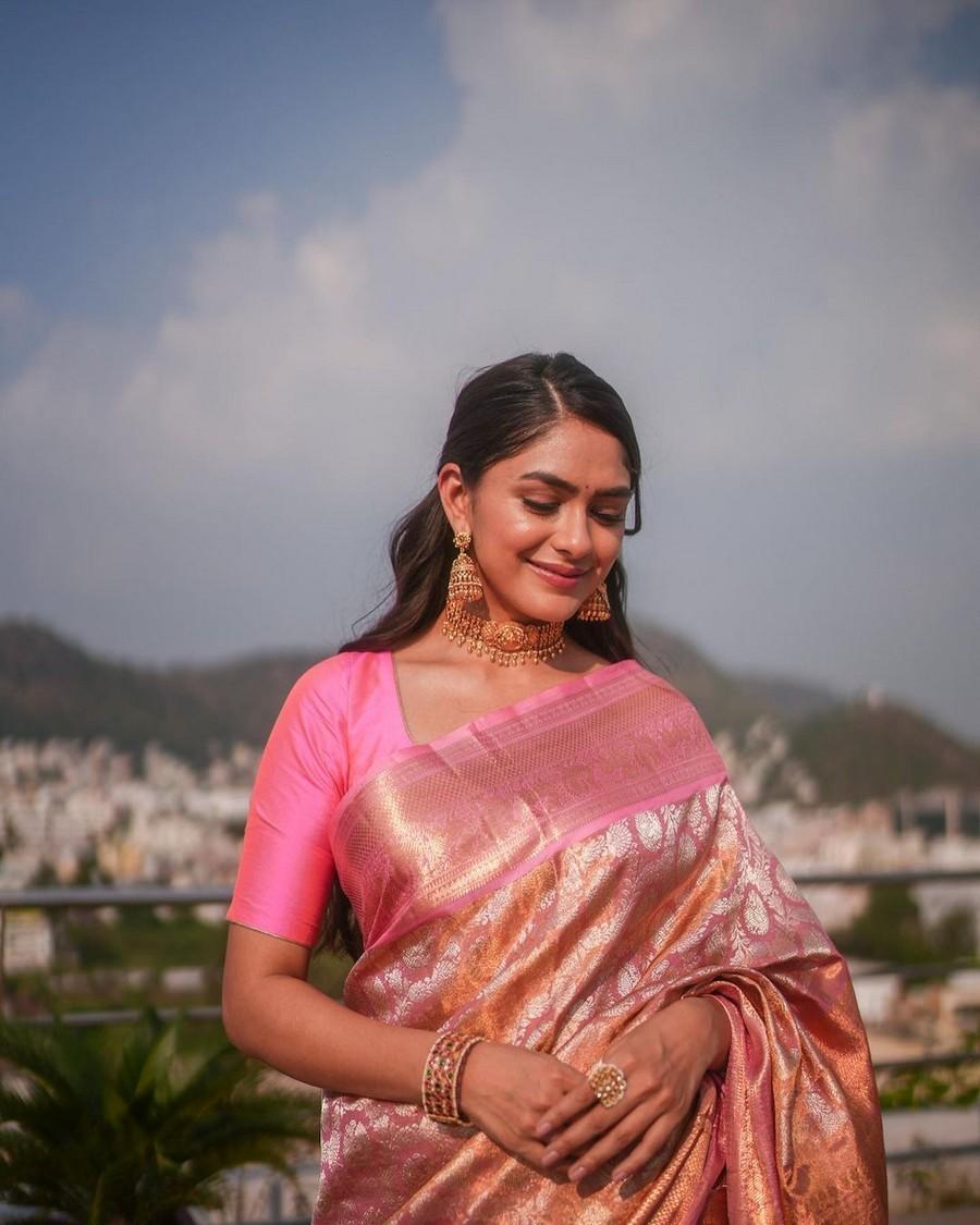 Mrunal Thakur 5