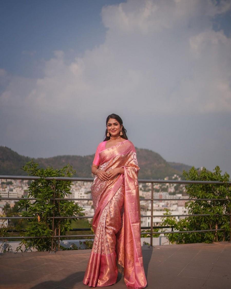 Mrunal Thakur 6