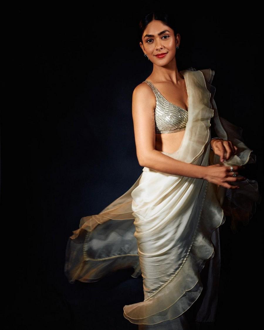 Mrunal Thakur 8