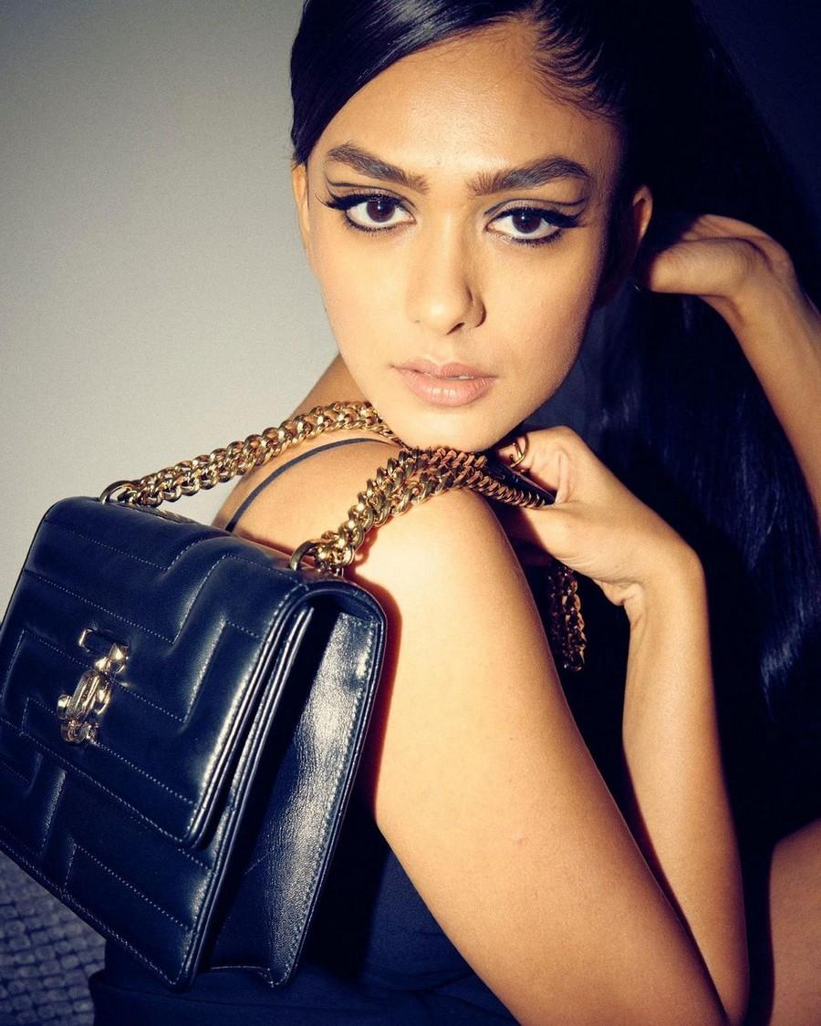 Mrunal Thakur 11