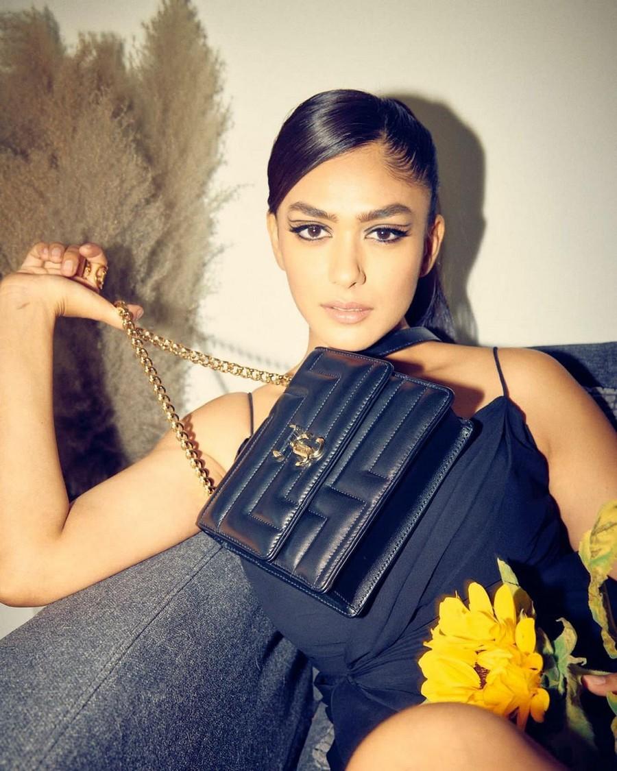 Mrunal Thakur 13