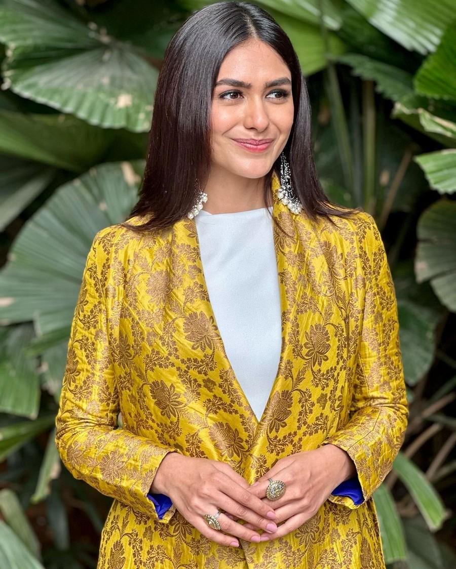 Mrunal Thakur 3