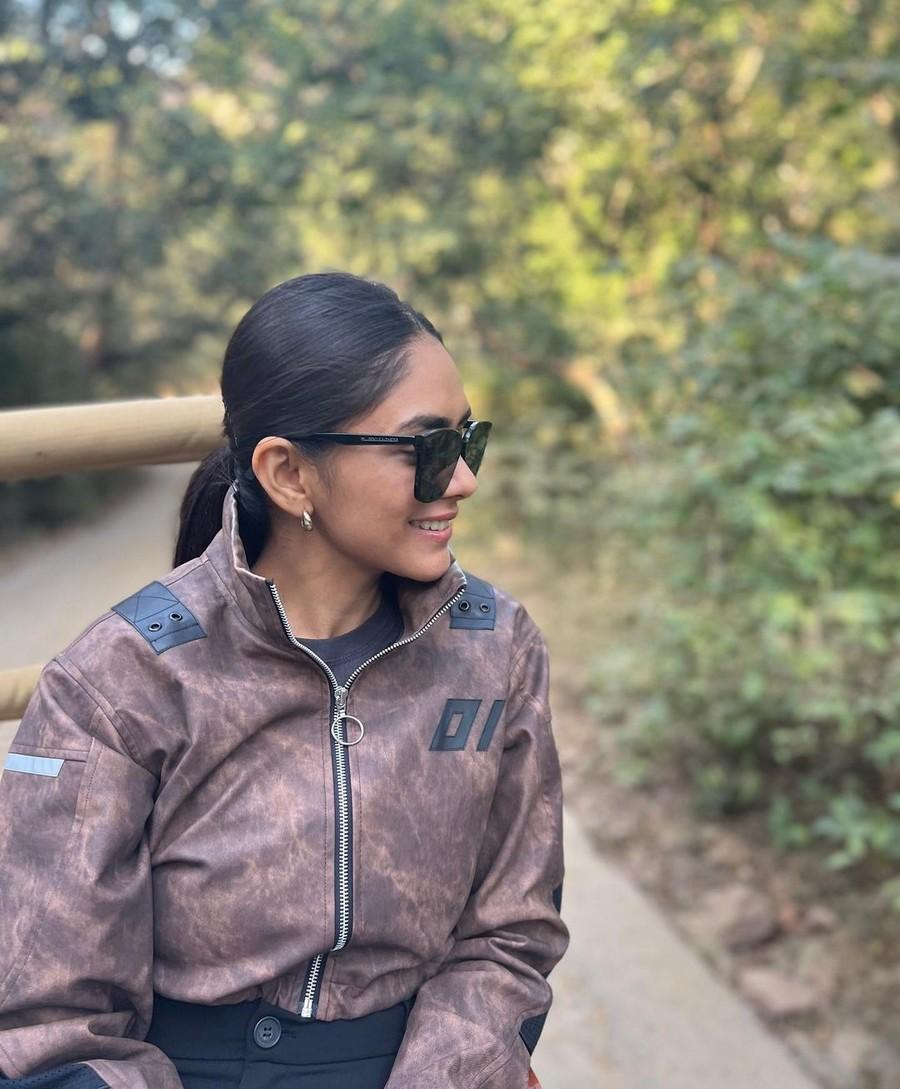 Mrunal Thakur 8